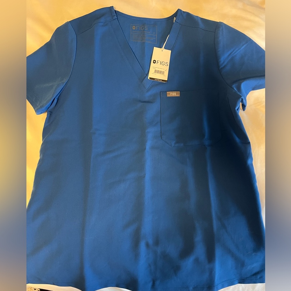 FIGS Caterina One Pocket Scrub Top